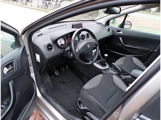 Occasion Peugeot 308 Signature Sky 120 PK (88 kW) 2011 Grijs Hatchback