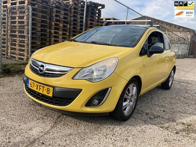 Geel Occasion 2012 Opel Corsa Cosmo Hatchback | € 2.499 (Eerlijke prijs) - Afbeelding 1/4