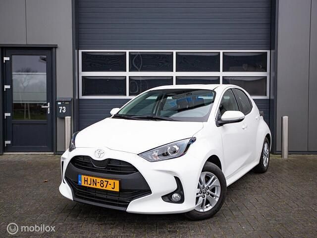 Wit Occasion 2025 Toyota Yaris Active Hatchback | € 21.750 (Goede deal) - Afbeelding 1/4