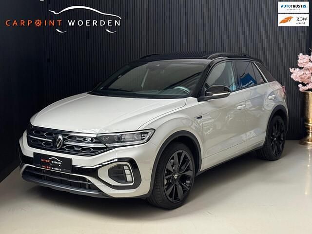 Grijs, metallic lak Gebruikt 2024 VW T-Roc Beats SUV | € 38.990 (Duur) - Afbeelding 1/4