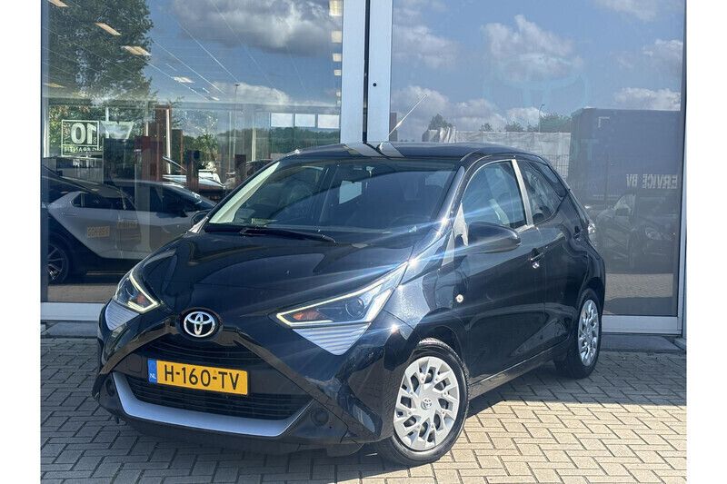 Zwart Gebruikt 2020 Toyota Aygo X-play Hatchback | € 11.749 (Duur) - Afbeelding 1/1