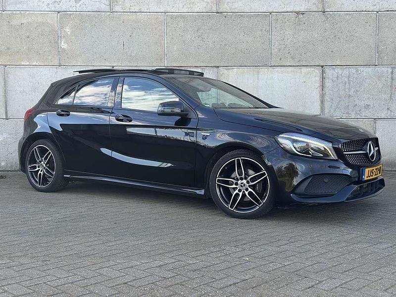 Zwart Gebruikt 2017 Mercedes A180 AMG Stationwagen | € 19.995 (Eerlijke prijs) - Afbeelding 1/4