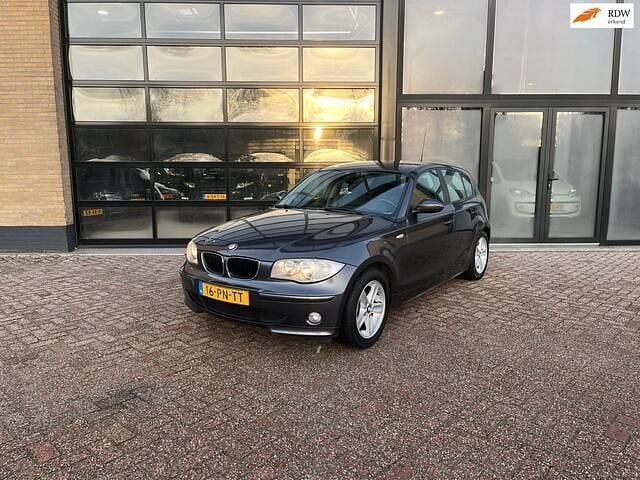 Grijs Gebruikt 2004 BMW 120 Executive Hatchback | € 3.950 (Eerlijke prijs) - Afbeelding 1/4