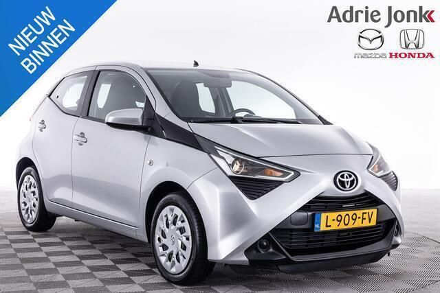 Grijs, metallic lak Gebruikt 2021 Toyota Aygo X-play Hatchback | € 9.939 (Eerlijke prijs) - Afbeelding 1/4