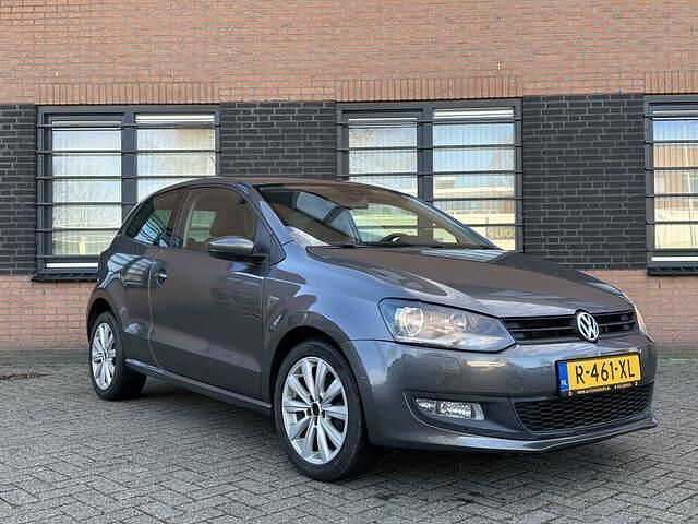 Grijs Occasion 2011 VW Polo Highline Hatchback | € 6.750 (Iets duurder) - Afbeelding 1/4