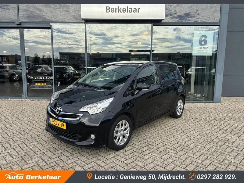 Zwart Gebruikt 2015 Toyota Verso-S Trend MPV | € 12.190 (Eerlijke prijs) - Afbeelding 1/4