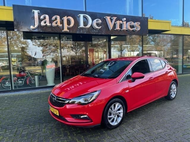 Rood Occasion 2018 Opel Astra Innovation Hatchback | € 12.950 (Iets duurder) - Afbeelding 1/4