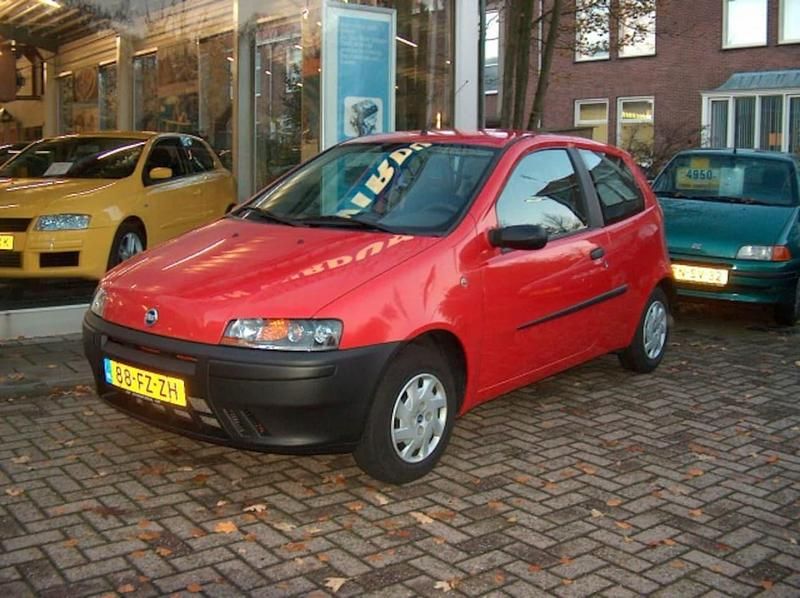 Rood Gebruikt 2000 Fiat Punto Hatchback | € 2.250 (Eerlijke prijs) - Afbeelding 1/4