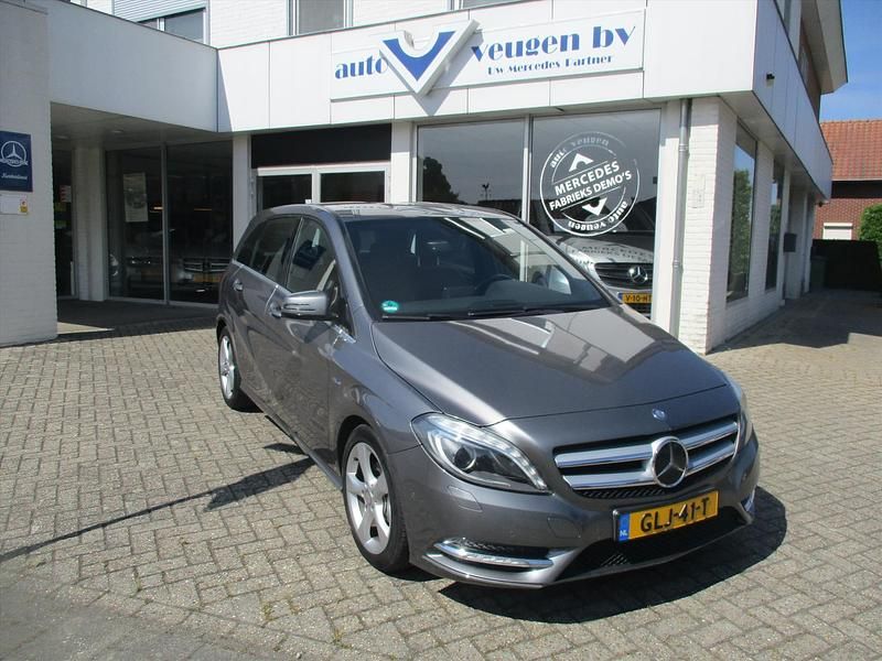 Grijs Gebruikt 2012 Mercedes B200 MPV | € 18.950 - Afbeelding 1/4