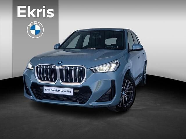 Groen, metallic lak Gebruikt 2023 BMW iX1 M Sport SUV | € 41.795 (Goede deal) - Afbeelding 1/4
