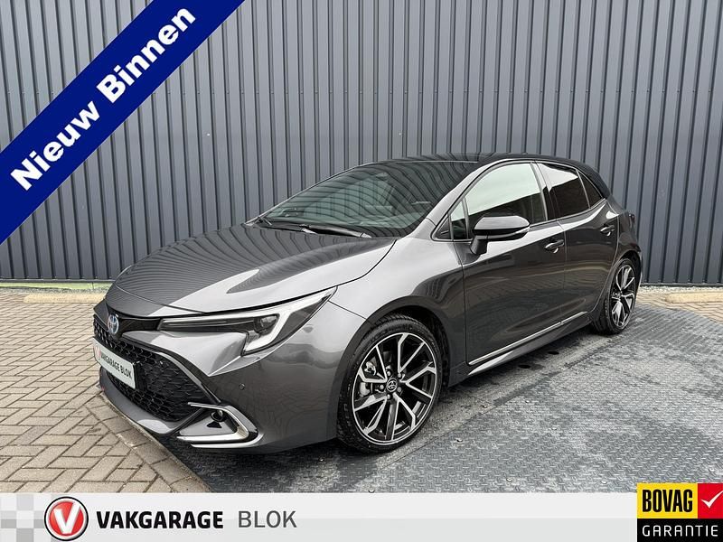Grijs Occasion 2024 Toyota Corolla Hybrid Executive Hatchback | € 33.450 (Eerlijke prijs) - Afbeelding 1/4