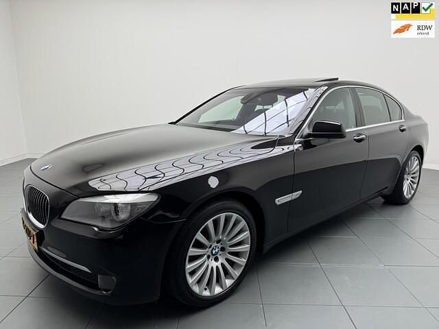 Zwart Gebruikt 2011 BMW 740 Sedan | € 6.750 (Super prijs) - Afbeelding 1/4