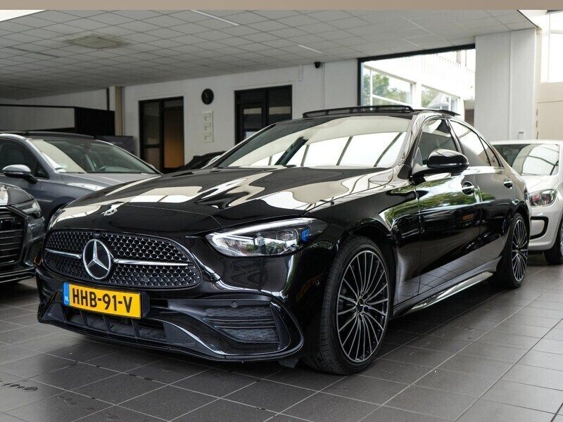 Zwart Gebruikt 2023 Mercedes C300 AMG line Sedan | € 49.950 (Eerlijke prijs) - Afbeelding 1/3