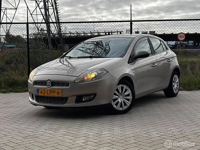 Beige Gebruikt 2010 Fiat Bravo Dynamic Hatchback | € 3.800 (Iets duurder) - Afbeelding 1/4