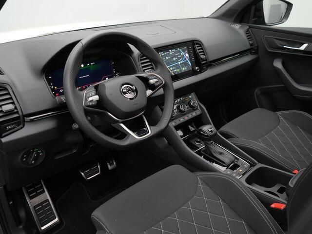 Grijs, metallic lak Gebruikt 2024 Skoda Karoq Business Line SUV | € 42.900 (Duur) - Afbeelding 1/4