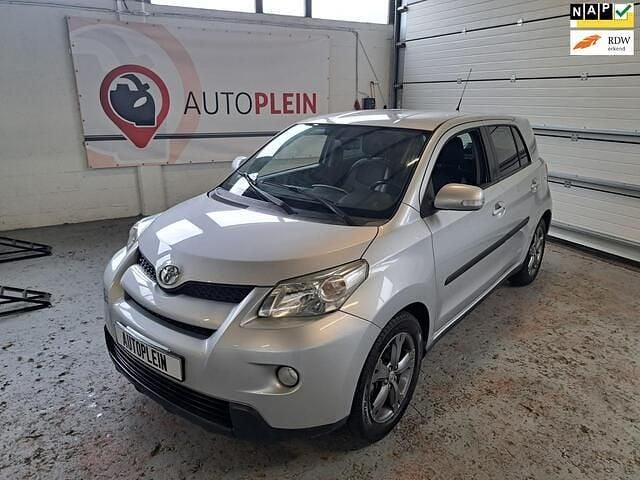 Grijs Gebruikt 2010 Toyota Urban Cruiser Hatchback | € 4.950 (Goede deal) - Afbeelding 1/4