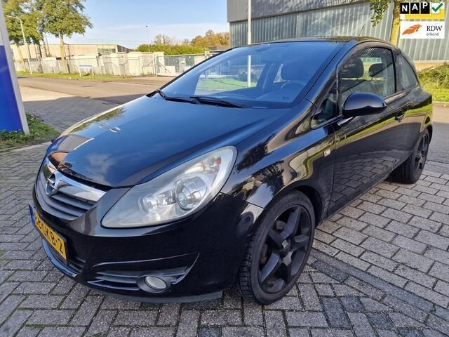 Zwart Occasion 2008 Opel Corsa Sport Hatchback | € 1.749 (Iets duurder) - Afbeelding 1/4