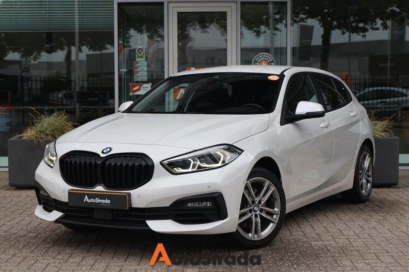 Wit Gebruikt 2021 BMW 116 Executive Hatchback | € 20.895 (Eerlijke prijs) - Afbeelding 1/4