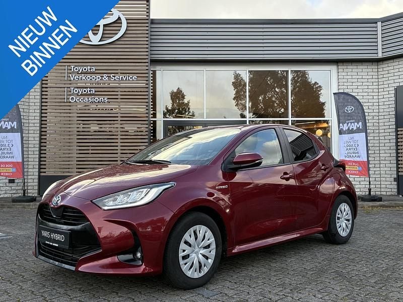 Rood Gebruikt 2020 Toyota Yaris Hybrid Hatchback | € 18.890 (Eerlijke prijs) - Afbeelding 1/4