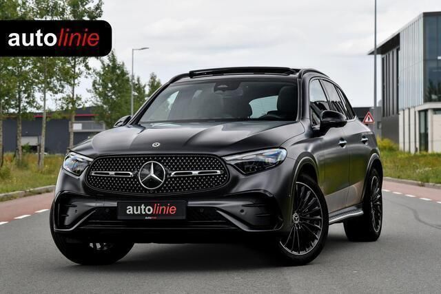 Grijs Gebruikt 2023 Mercedes GLC200 AMG SUV | € 64.899 (Iets duurder) - Afbeelding 1/2