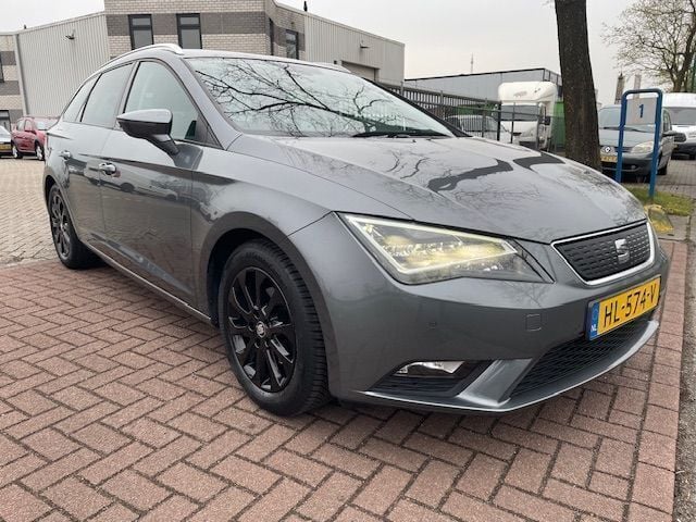 Grijs Gebruikt 2016 Seat Leon CONNECT Stationwagen | € 7.950 (Eerlijke prijs) - Afbeelding 1/4