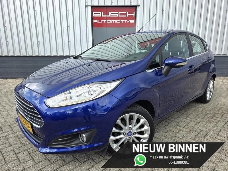 Blauw Gebruikt 2015 Ford Fiesta Titanium Hatchback | € 8.695 (Eerlijke prijs) - Afbeelding 1/4