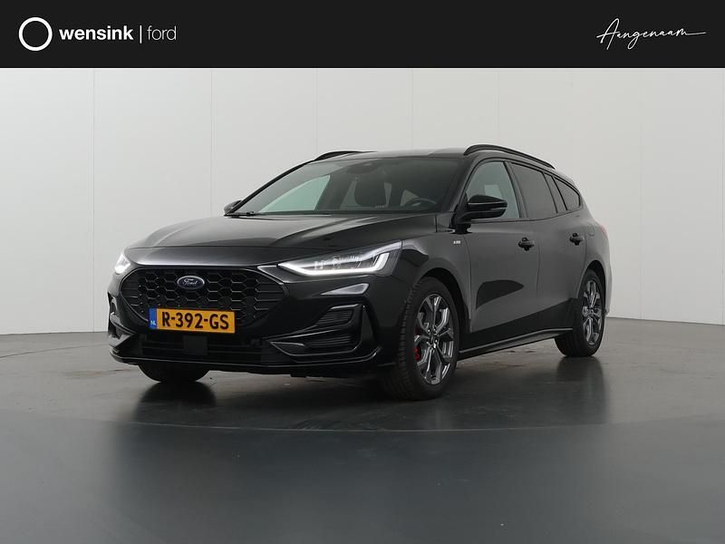Zwart Gebruikt 2022 Ford Focus ST-Line Stationwagen | € 19.730 (Eerlijke prijs) - Afbeelding 1/4