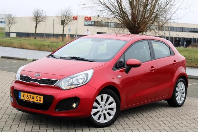 Rood Gebruikt 2012 Kia Rio 2 Hatchback | € 5.999 (Goede deal) - Afbeelding 1/4
