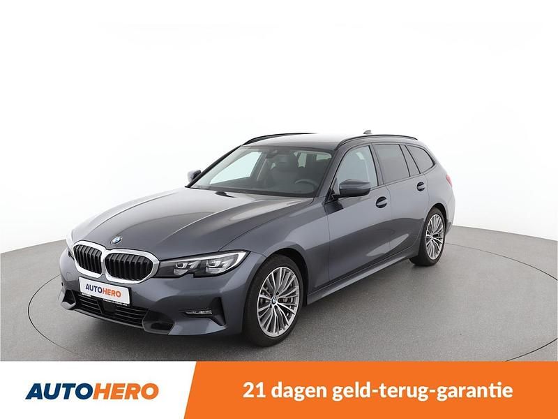 Grijs Gebruikt 2019 BMW 330 Sport Line Stationwagen | € 22.849 (Eerlijke prijs) - Afbeelding 1/4