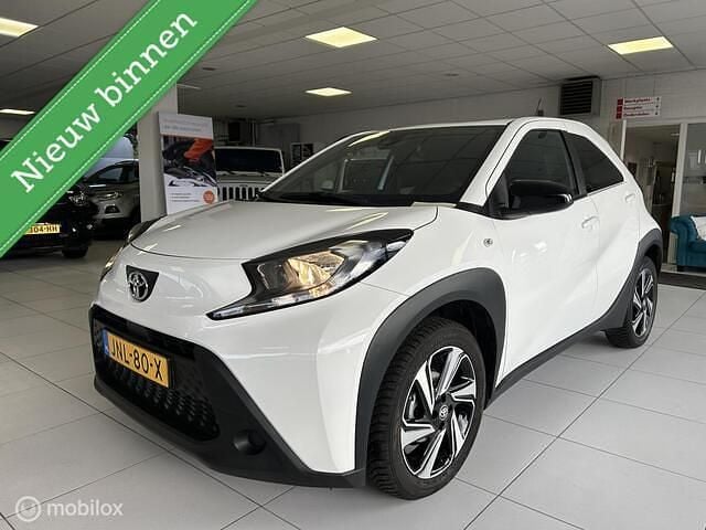 Wit Occasion 2024 Toyota Aygo X Play SUV | € 14.999 (Super prijs) - Afbeelding 1/4