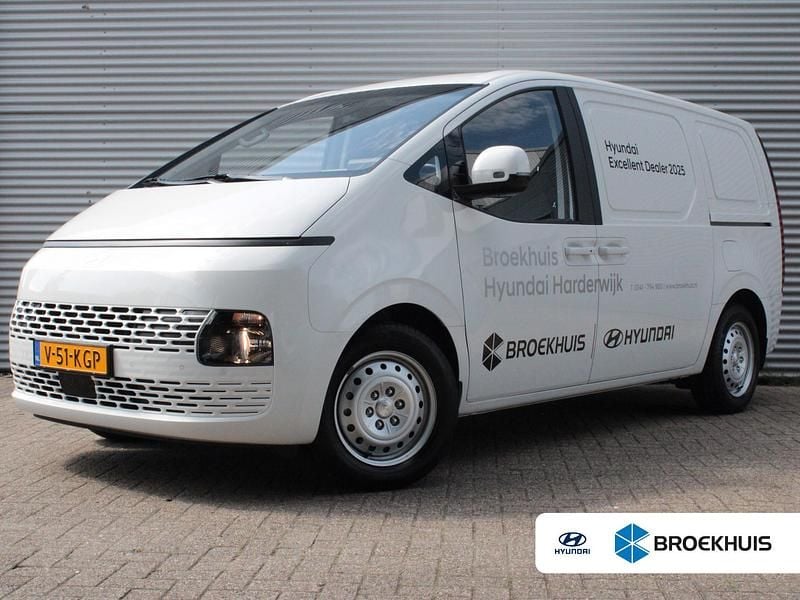Wit Occasion 2024 Hyundai Staria MPV | € 25.222 - Afbeelding 1/4
