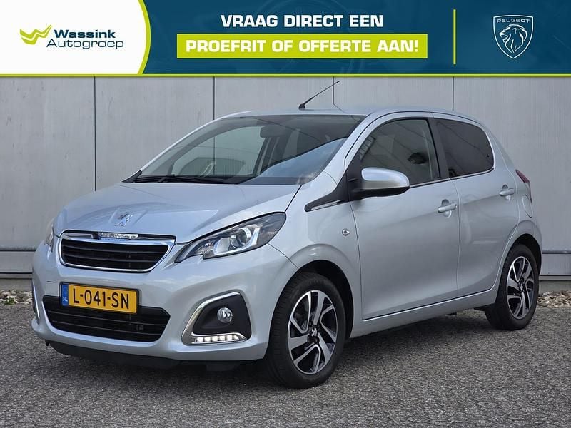 Grijs Gebruikt 2021 Peugeot 108 Allure Hatchback | € 11.935 (Eerlijke prijs) - Afbeelding 1/4