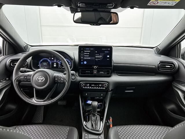 Nieuw Toyota Yaris Executive 131 PK (96 kW) 2025 Wit parelmoer Hatchback