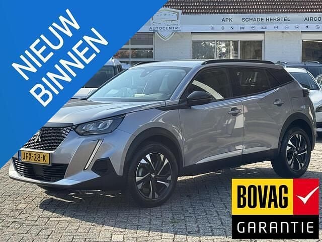 Grijs Gebruikt 2022 Peugeot 2008 Allure SUV | € 21.999 (Goede deal) - Afbeelding 1/4