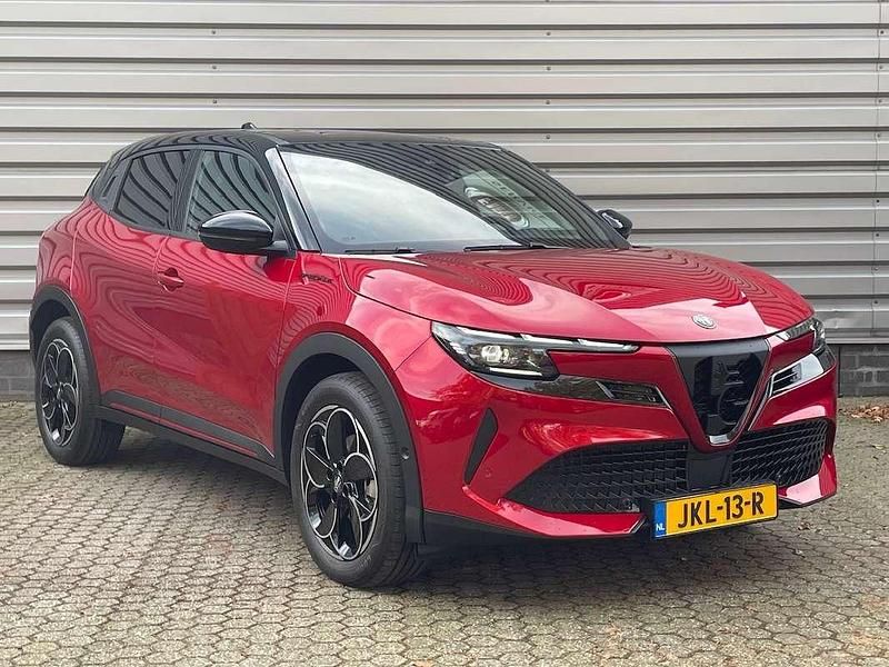 Occasion Alfa Romeo GT Junior Edizione Speciale 61 kW (84 PK) 2025 Rood (metallic) Hatchback