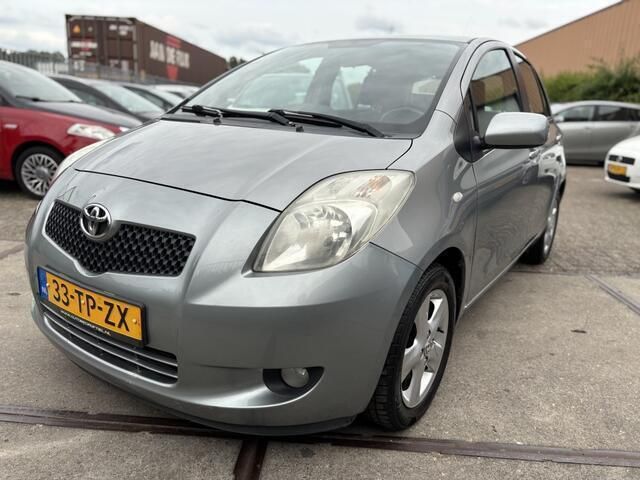 Grijs Gebruikt 2007 Toyota Yaris Luna Hatchback | € 4.950 (Eerlijke prijs) - Afbeelding 1/4