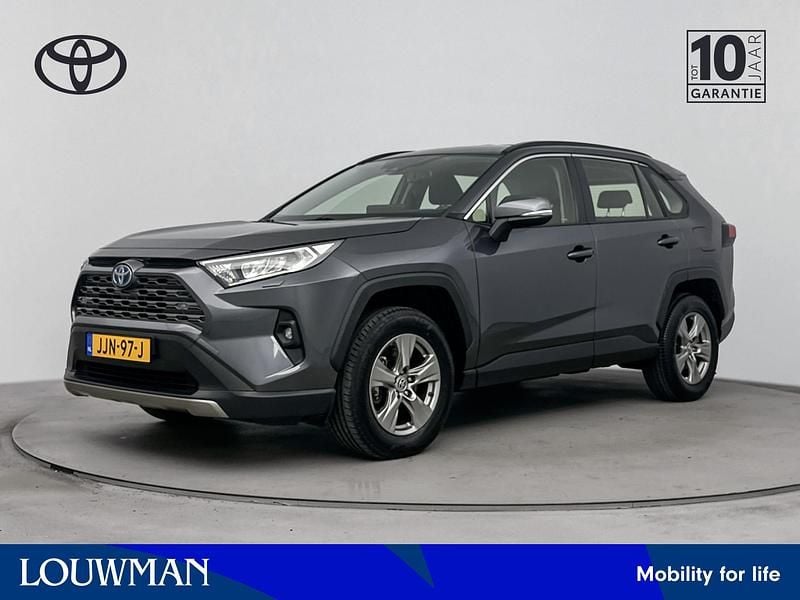 Grijs Occasion 2025 Toyota RAV4 Hybrid SUV | € 35.875 (Super prijs) - Afbeelding 1/4