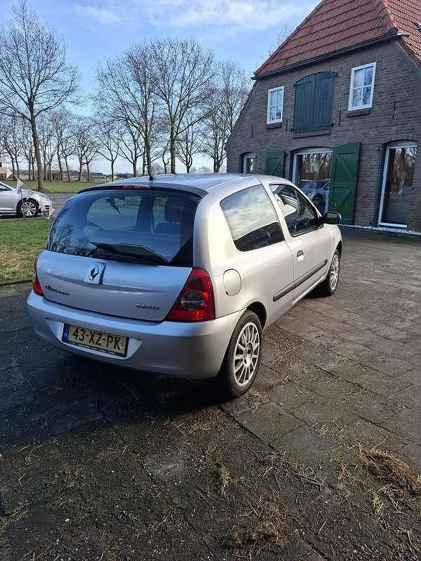 Occasion Renault Clio II Campus 58 PK (42 kW) 2007 Zilver Hatchback