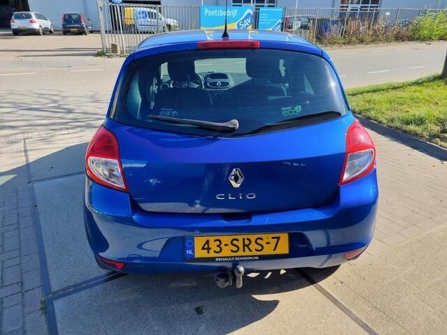 Occasion Renault Clio II Collection 75 PK (55 kW) 2011 Blauw Hatchback