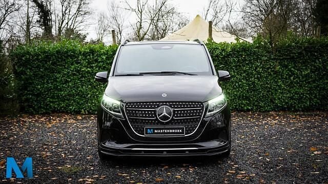 Occasion Mercedes V300 Avantgarde Edition 237 PK (174 kW) 2024 Zwart (metallic) MPV