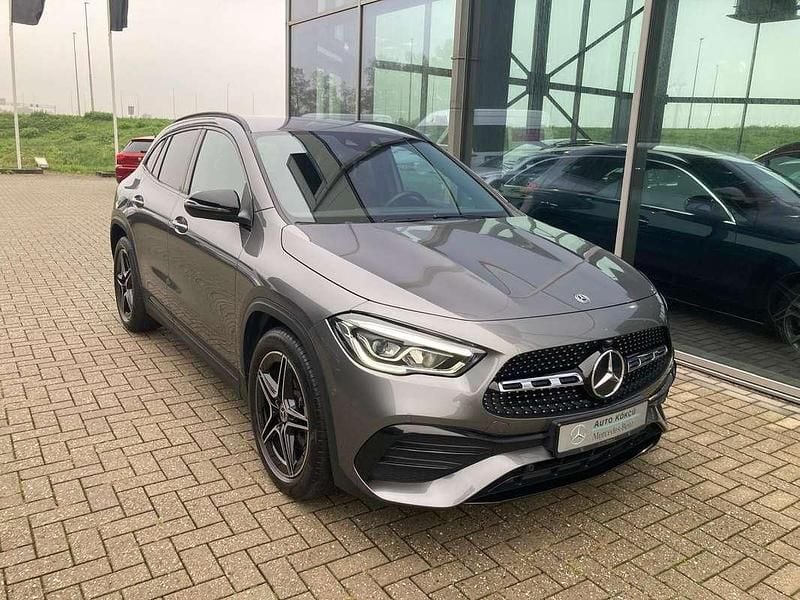 Grijs Gebruikt 2020 Mercedes GLA200 AMG SUV | € 34.950 (Eerlijke prijs) - Afbeelding 1/4