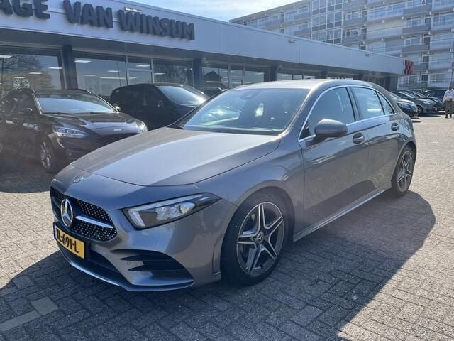 Grijs Gebruikt 2019 Mercedes A160 Advantage Hatchback | € 20.450 (Eerlijke prijs) - Afbeelding 1/4