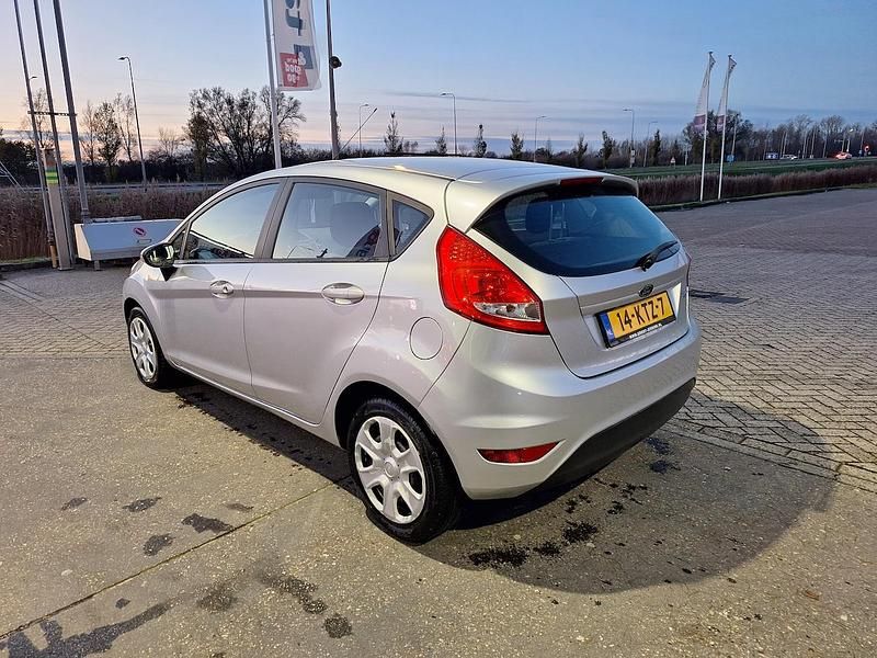 Grijs Gebruikt 2010 Ford Fiesta Trend Hatchback | € 4.500 (Eerlijke prijs) - Afbeelding 1/4