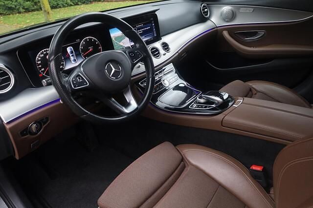 Grijs Gebruikt 2016 Mercedes E200 Prestige Sedan | € 23.945 (Eerlijke prijs) - Afbeelding 1/3