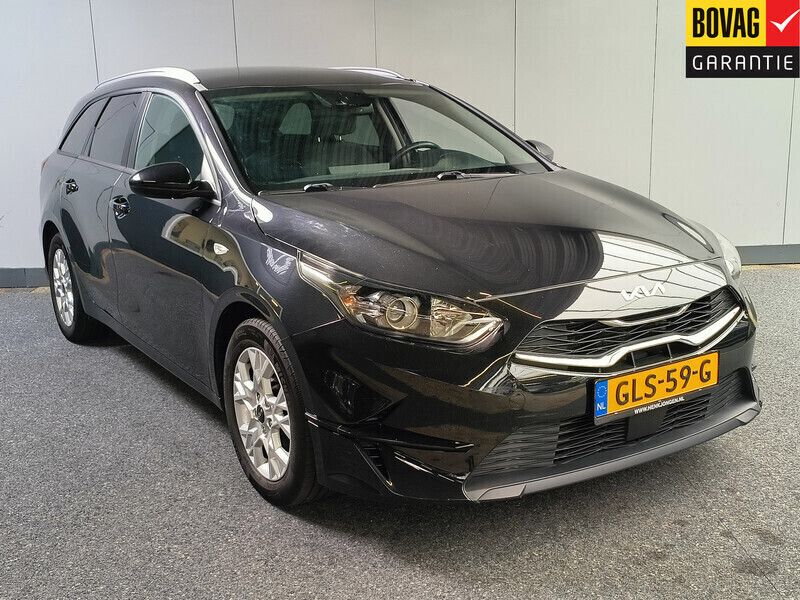 Zwart Gebruikt 2022 Kia Ceed 2 Stationwagen | € 18.950 (Eerlijke prijs) - Afbeelding 1/4
