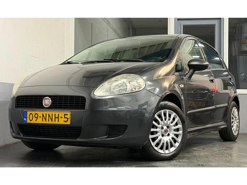 Grijs Gebruikt 2010 Fiat Punto Hatchback | € 1.995 (Eerlijke prijs) - Afbeelding 1/4