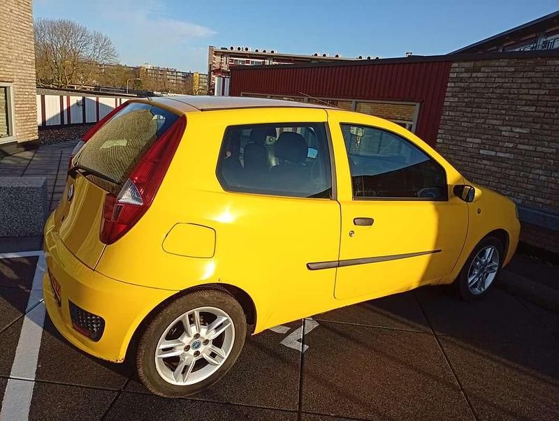 Geel Occasion 2003 Fiat Punto Dynamic | € 1.650 (Eerlijke prijs) - Afbeelding 1/4