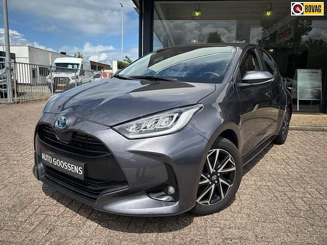Grijs Gebruikt 2022 Toyota Yaris Hatchback | € 22.250 (Eerlijke prijs) - Afbeelding 1/4
