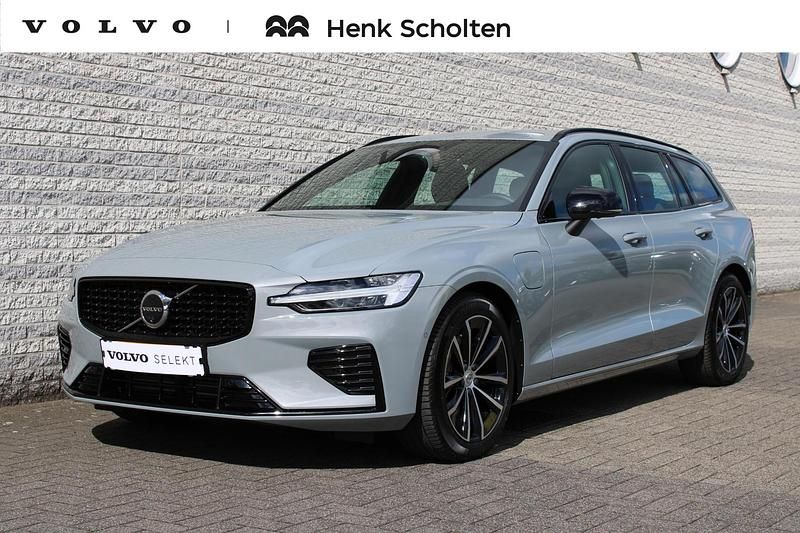 Grijs Gebruikt 2025 Volvo V60 Plus Stationwagen | € 54.950 - Afbeelding 1/3
