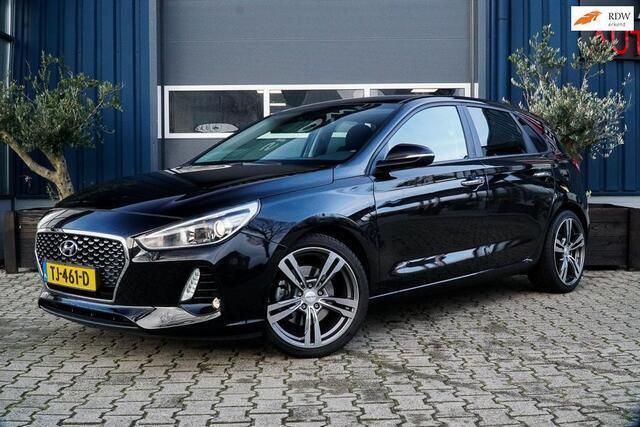Zwart Gebruikt 2017 Hyundai i30 Comfort Hatchback | € 19.450 (Duur) - Afbeelding 1/4